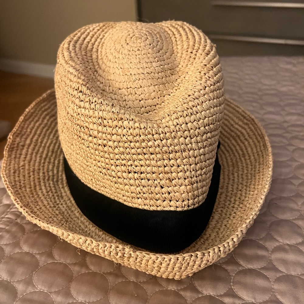 Banana Republic straw had never worn.